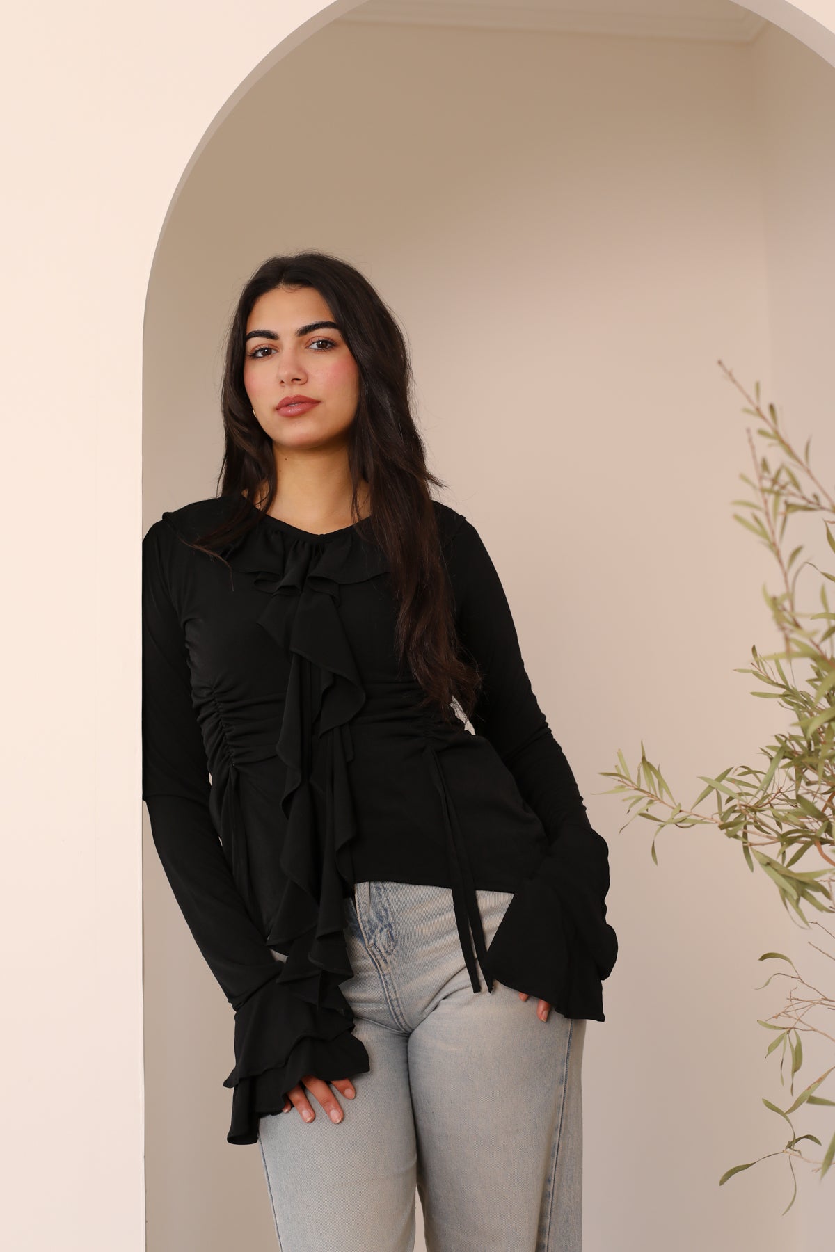 EVERYDAY RUFFLE TOP black