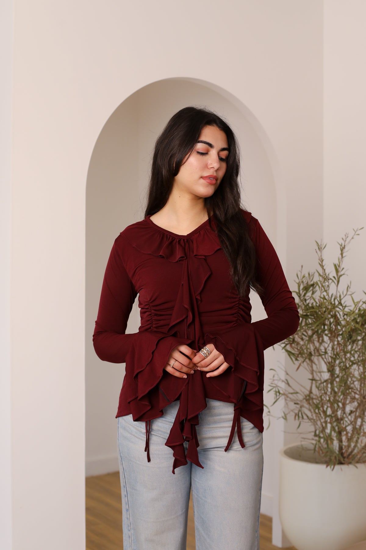 EVERYDAY RUFFLE TOP burgundy