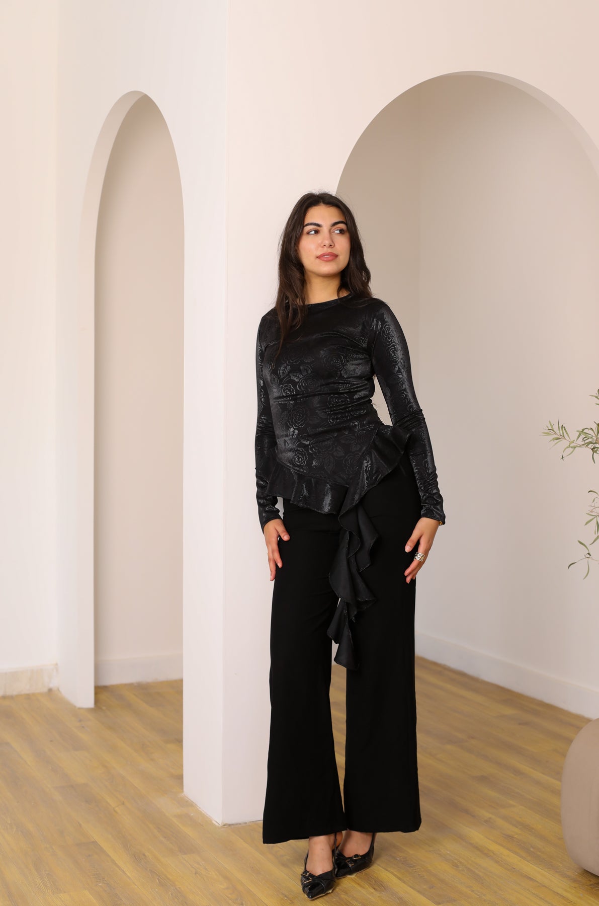 MIDNIGHT RUFFLE TOP black