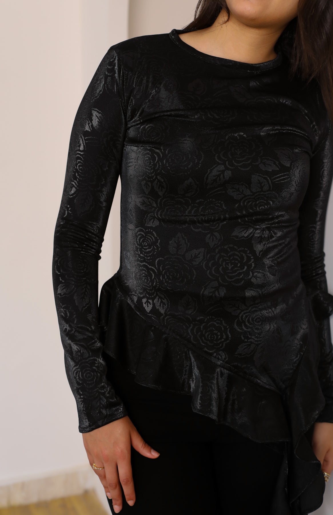 MIDNIGHT RUFFLE TOP black