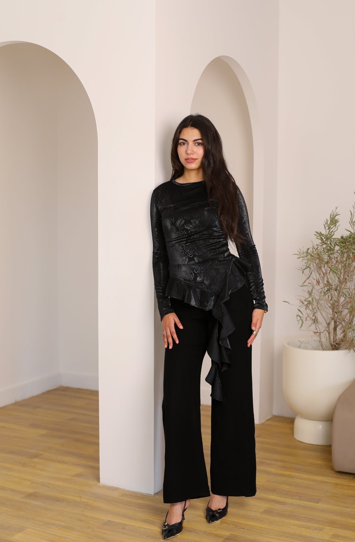 MIDNIGHT RUFFLE TOP black