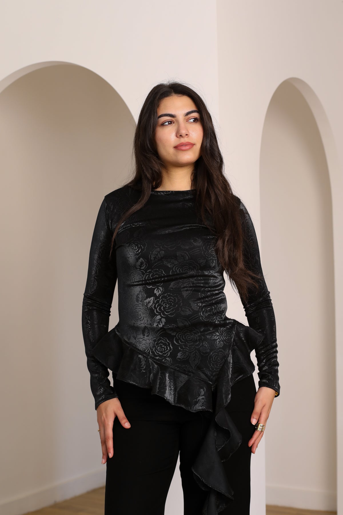 MIDNIGHT RUFFLE TOP black